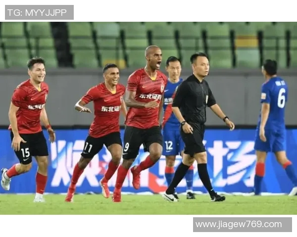 深圳足球队以83分领跑奥运会积分榜展现强劲实力与团队合作精神