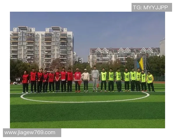 武汉足球队在邀请赛中的团队协作表现分析与点评