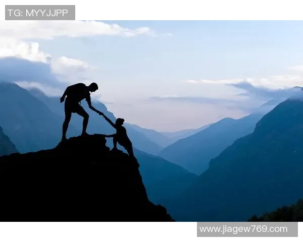 脚踝骨折的足球明星如何克服伤痛重返赛场的励志故事