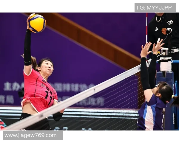 上海排球队防反体系解析:排球战术的创新与应用探讨 上海排球队防反体系解析:排球战术的创新与应用探讨