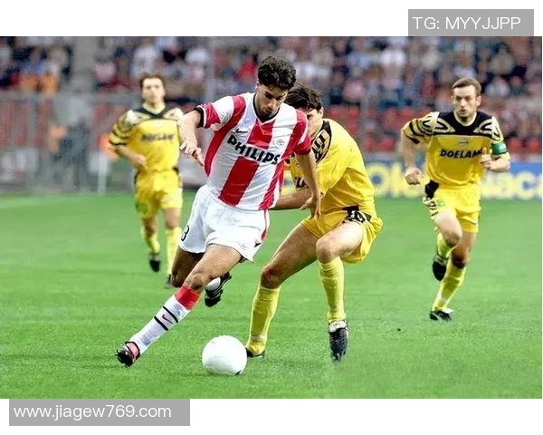 全球足球明星简介与成就回顾带你领略绿茵场上的传奇故事