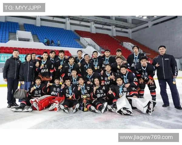 北京篮球队精英赛配合分析展现团队默契与战术执行力 北京篮球队精英赛配合分析展现团队默契与战术执行力