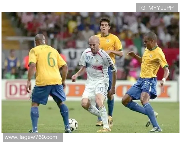 巴西伯纳足球明星的辉煌历程与对全球足球的深远影响