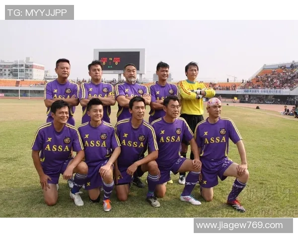 春节欢庆与足球激情交融的明星故事